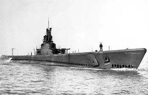 “石首鱼”号绝境挣扎再次攻击日军舰队