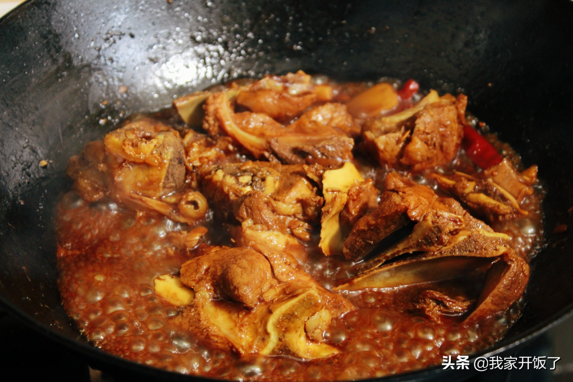 天冷后，在家做酱棒骨，比排骨吃着过瘾，都不好意思说吃了几碗饭