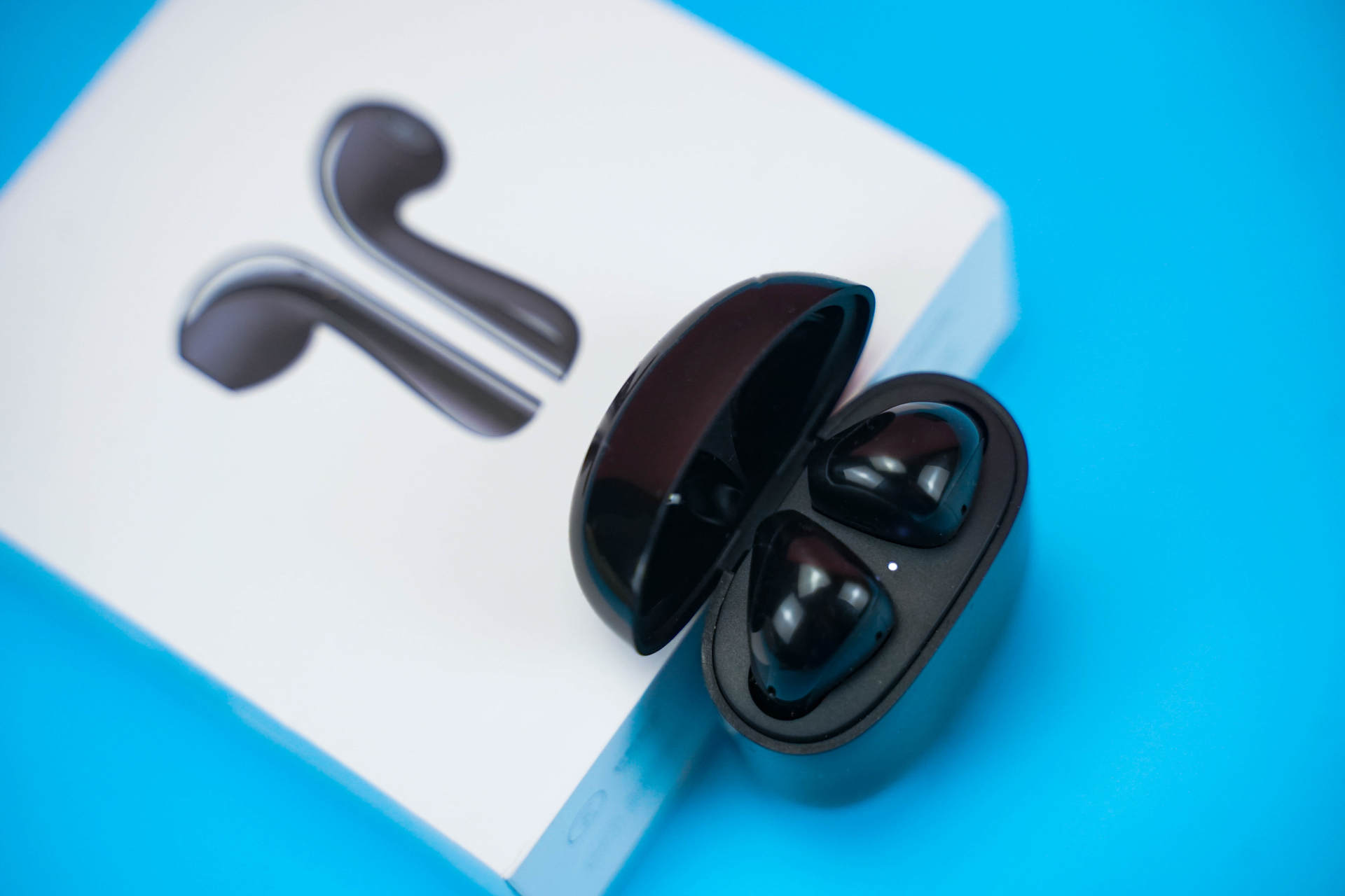 高颜值，升级版JEET ONE蓝牙耳机给你不一样的感受