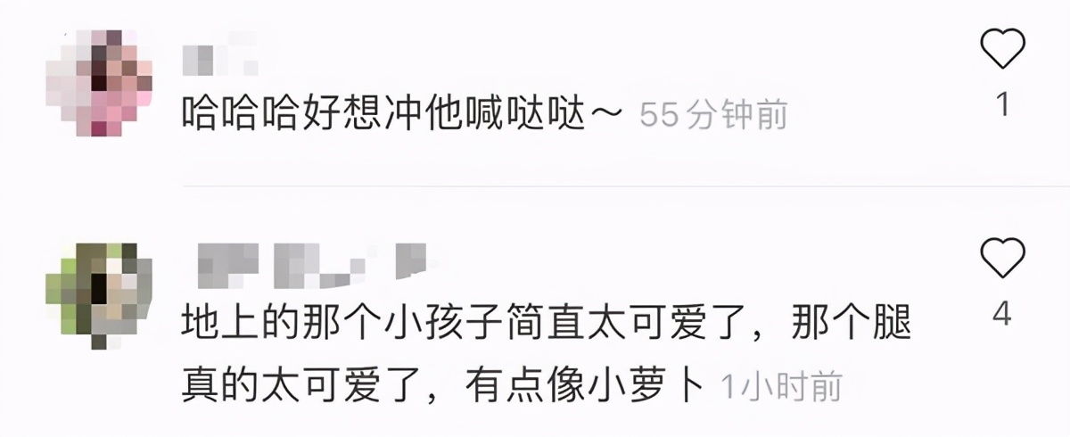 撒贝宁一家四口罕同框！怀抱1岁龙凤胎儿子，女儿走路腿似小萝卜