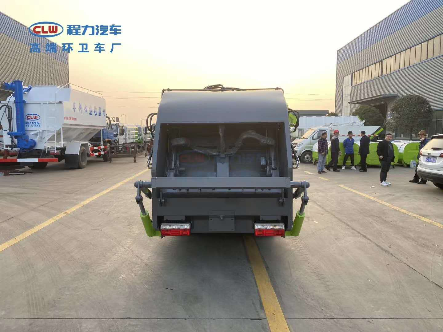 国六蓝牌4方小型途逸压缩垃圾车