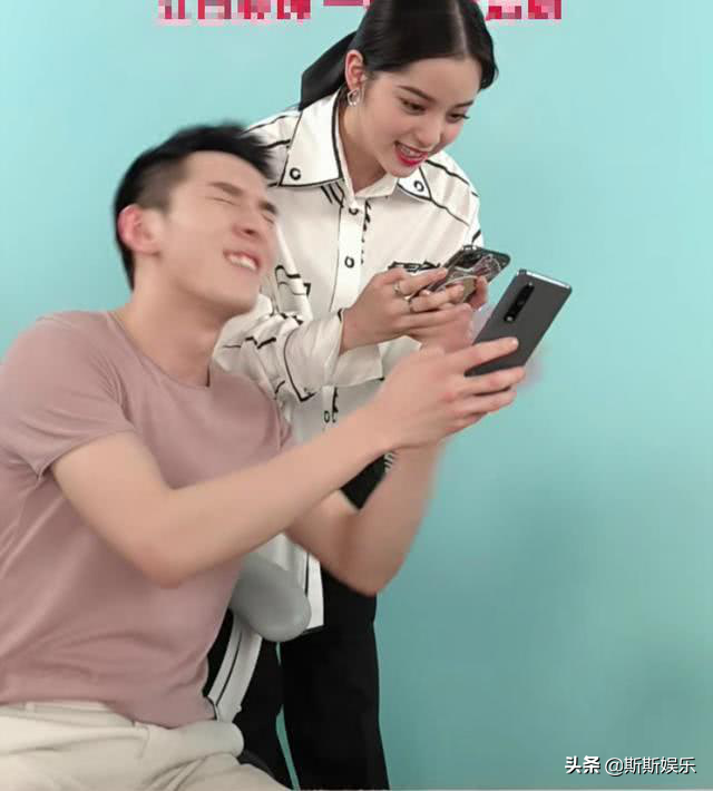 欧阳娜娜空降李佳琦直播间，妆容显老被吐槽，