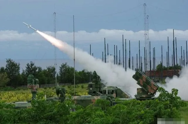 中国专家再爆喜讯，发明新型雷达，破解隐身飞机无惧反雷达导弹