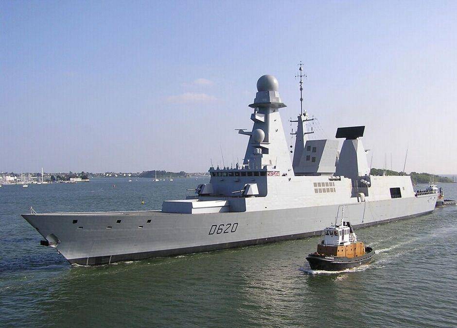 国产“双面小盾”惊现试验舰，新一代054B护卫舰