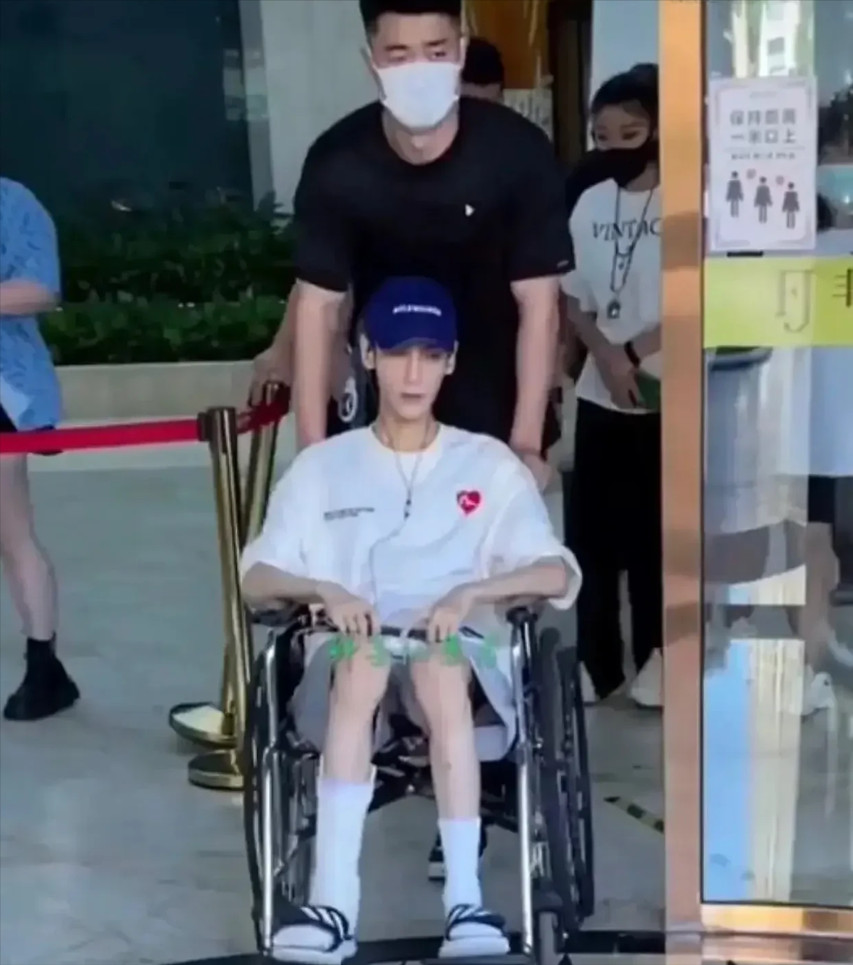 5位瘦成皮包骨的明星，不分男女的减肥，当真要钱不要命？