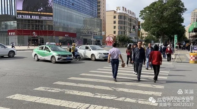 【你礼让我有礼】临夏市公安交警为文明交通参与者点赞！