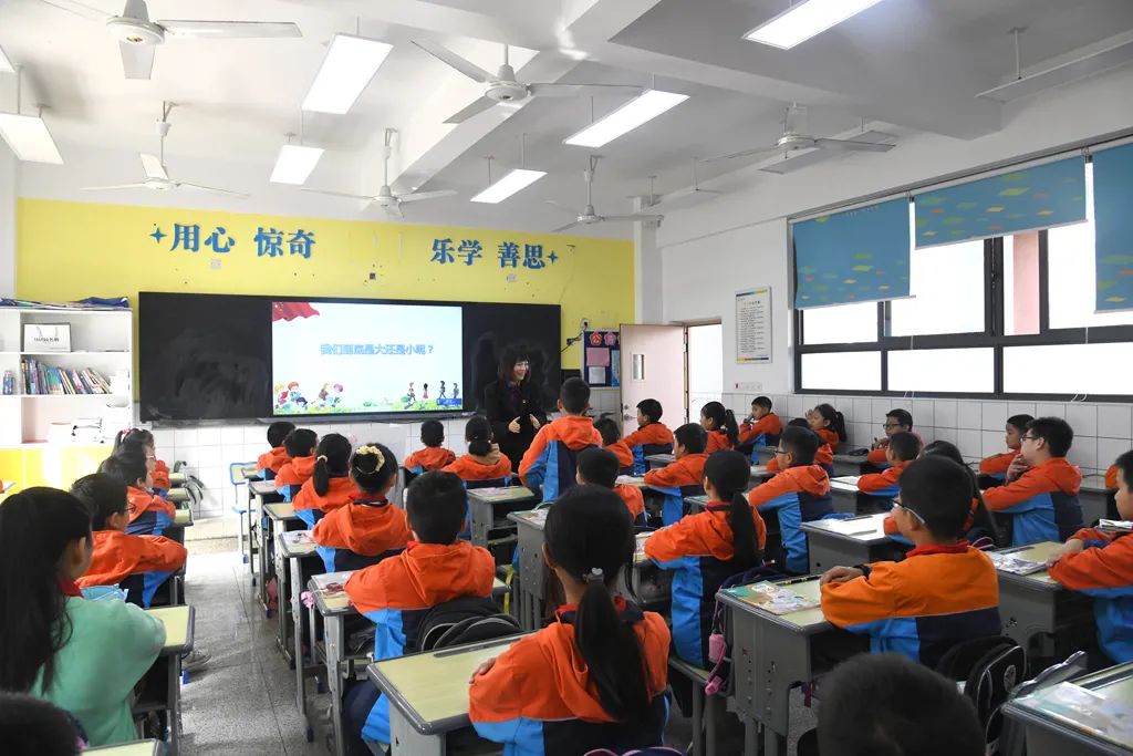 “三不老师”追梦记——访鹤城区人大代表周燕