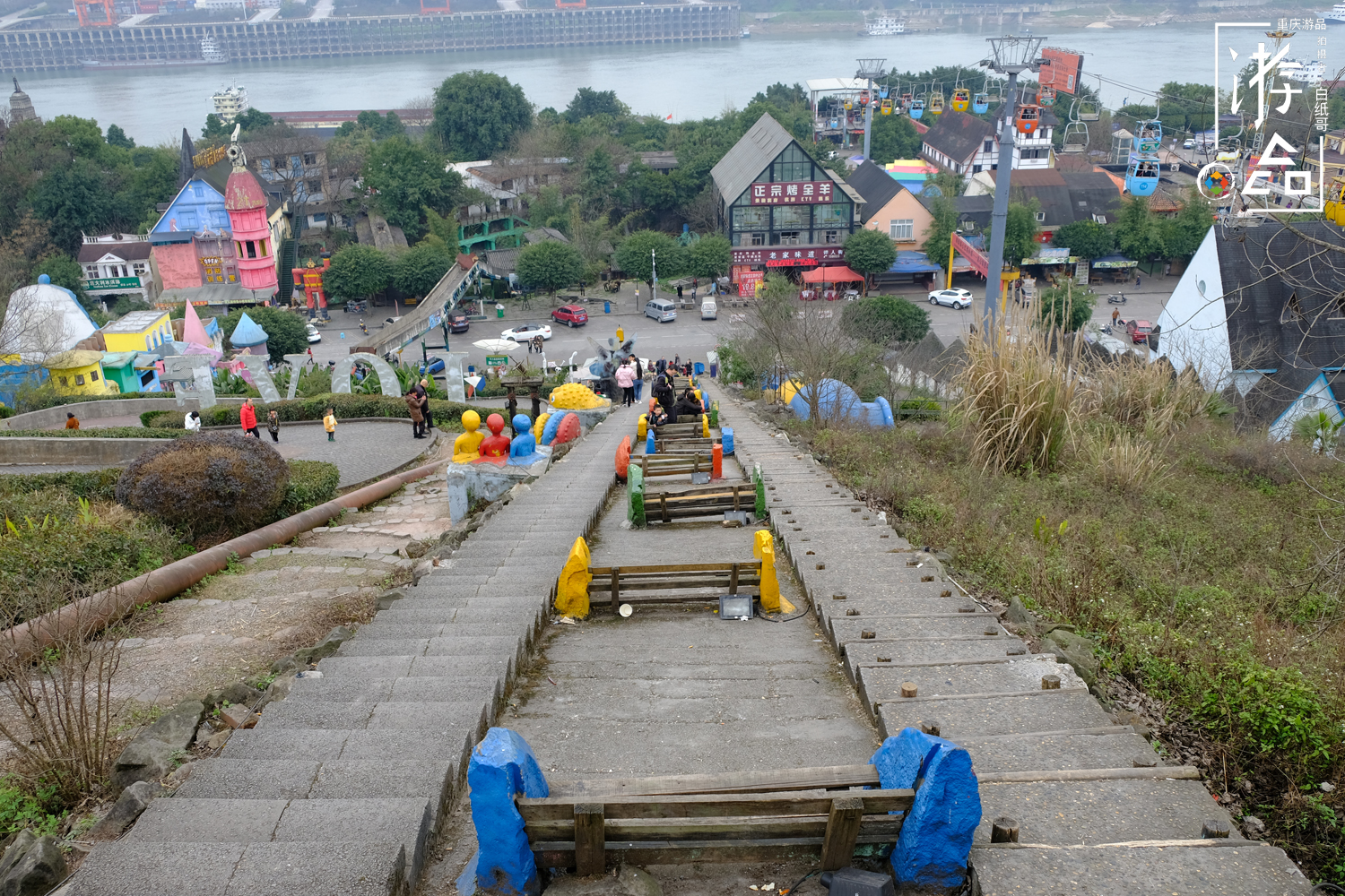 重庆开通洋人街直通车，洪崖洞出发1.5小时可达，往返收费50元