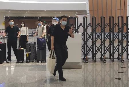 抗疫|从武汉到哈尔滨到北京再到乌鲁木齐，协和抗疫英雄杜斌终于回家了