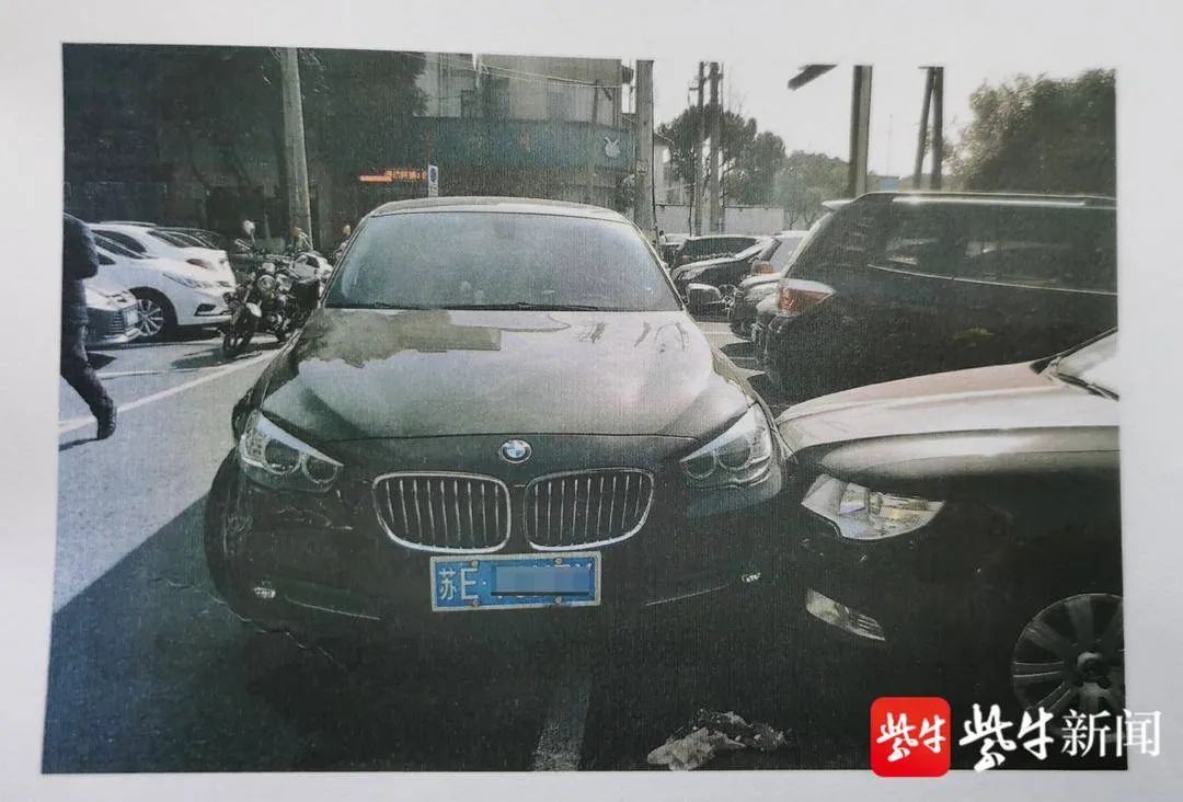 男子駕車撞開堵路車，獲刑10個月還要賠5萬元，汽車被堵只能忍？