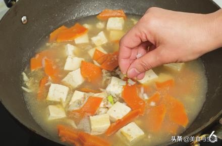 三块钱的豆腐这么煮比肉还鲜，香滑醇厚，鲜美十足，汤汁都不剩