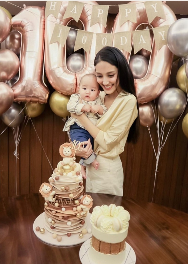 鄭嘉穎曬一歲半兒子，成功從一數到十開心拍手，表情豐富萌態十足