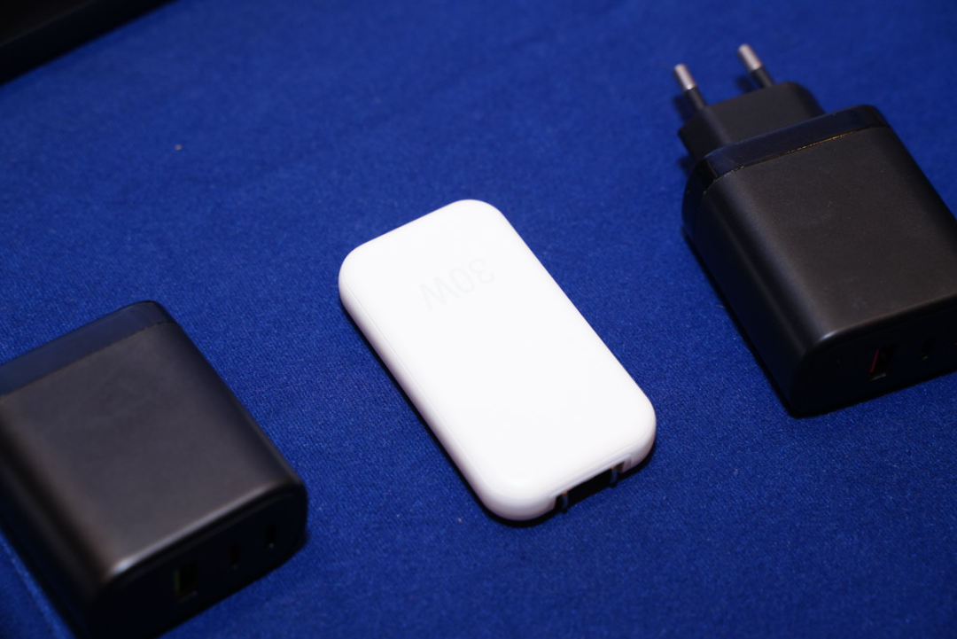 不止OPPO，这些厂商都推出了超薄快充新品