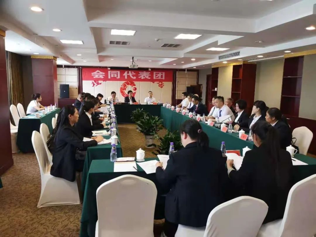 【图片新闻】市五届人大六次会议各代表团举行分组讨论