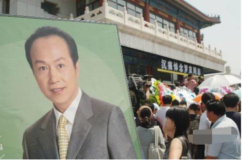 在罗京葬礼上哭的几乎休克的刘继红，为何却在