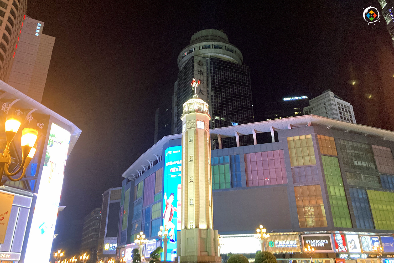 游客去解放碑，本地人都来观音桥，重庆的商圈，谁才是你的最爱？