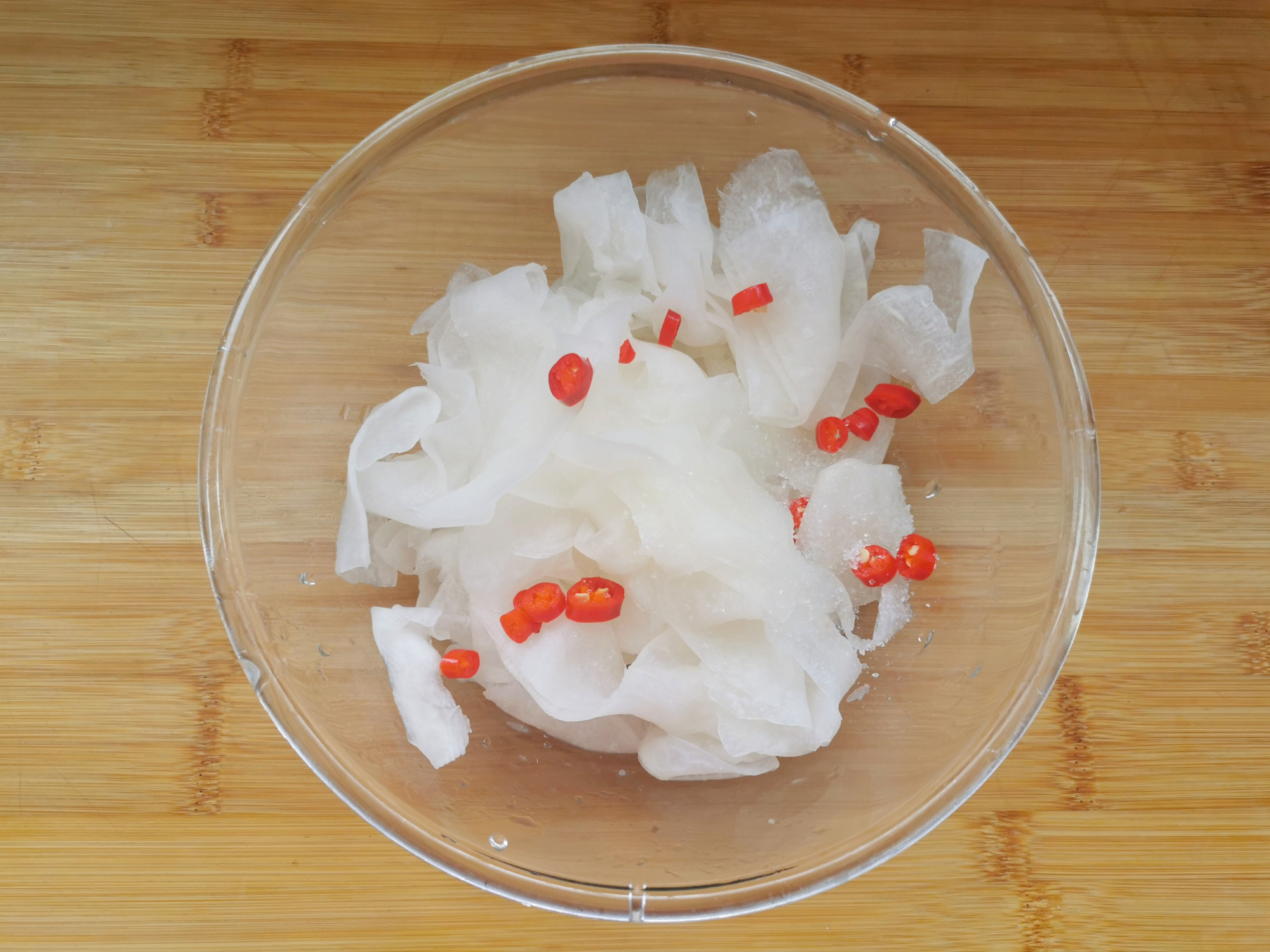 全网都在做的雪碧泡萝卜，酸辣爽口，开胃解腻，适合手残党