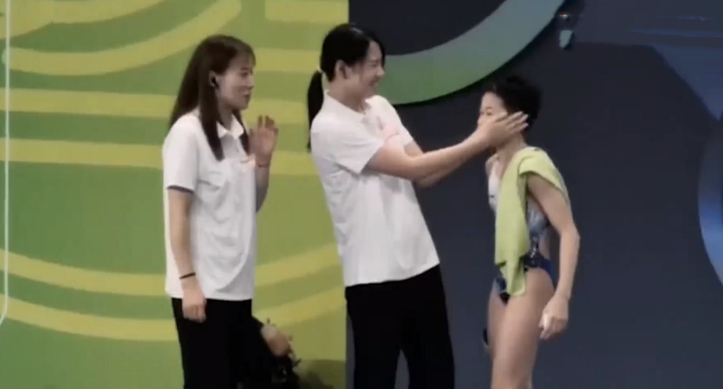 全红婵奥运夺冠只是运气好？20人10米台围观，她再次用实力说话