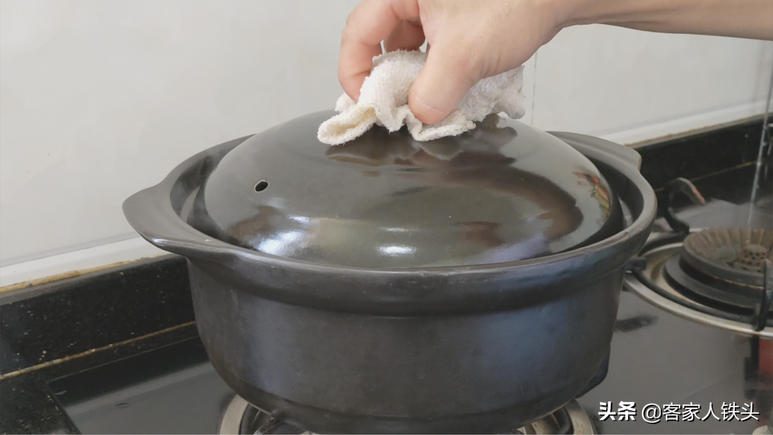 客家酿油豆腐新吃法，加一个沙葛，口感好鲜香味美，咬一口满嘴汁