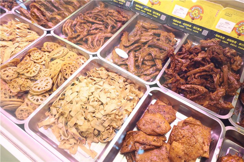 阜阳90后小伙创立卤味小吃品牌“哈哈暴富鸭”独特美味惊艳市民