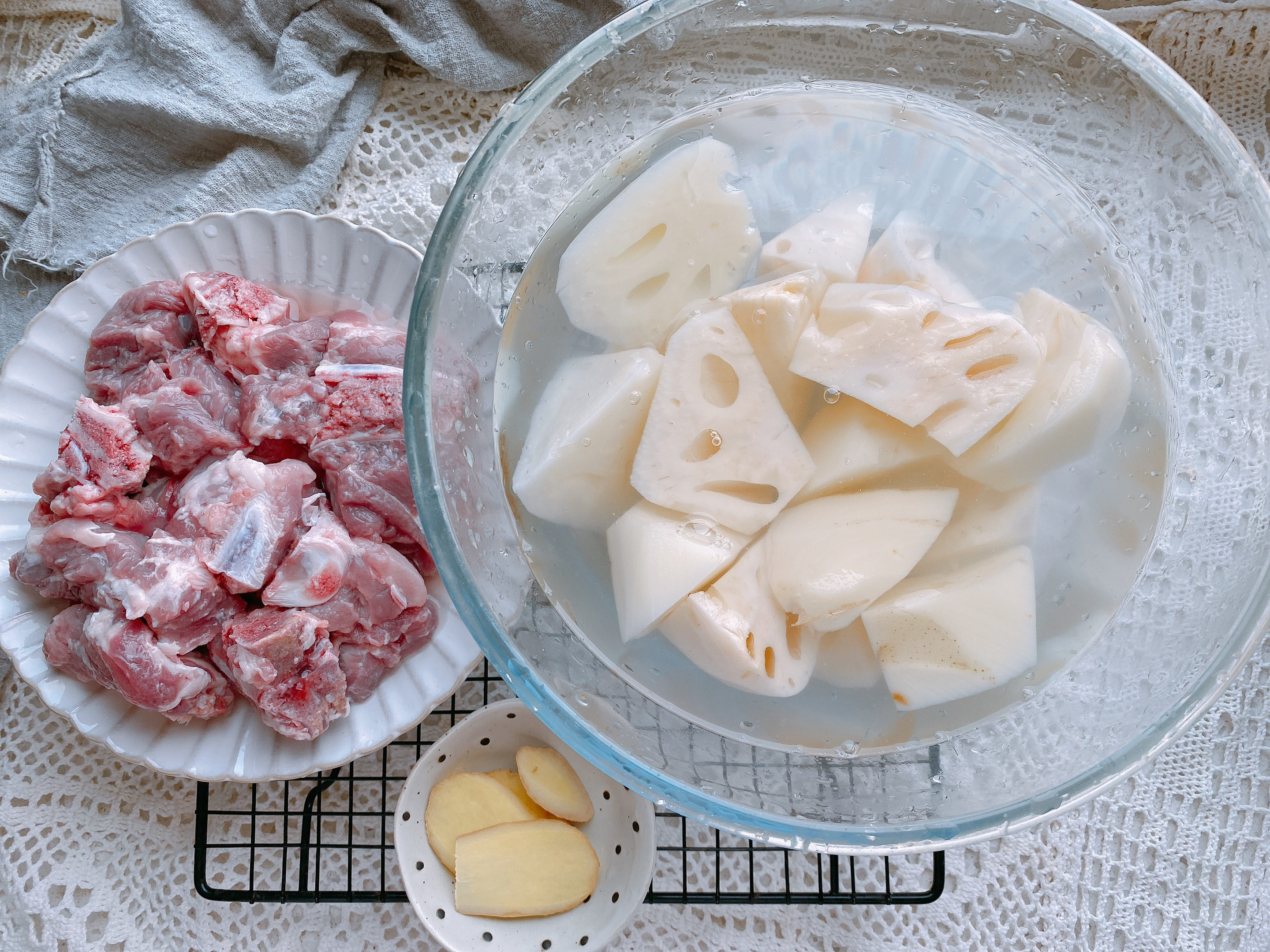 2节莲藕1把绿豆，炖出最适合秋天的汤，清热降火健脾补钙，超好喝