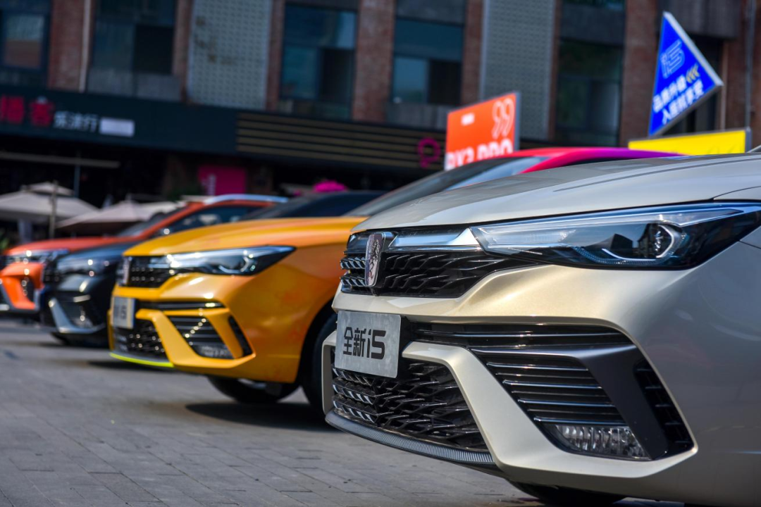 顶配8万多带主动刹车、自适应巡航，它比帝豪、逸动香！