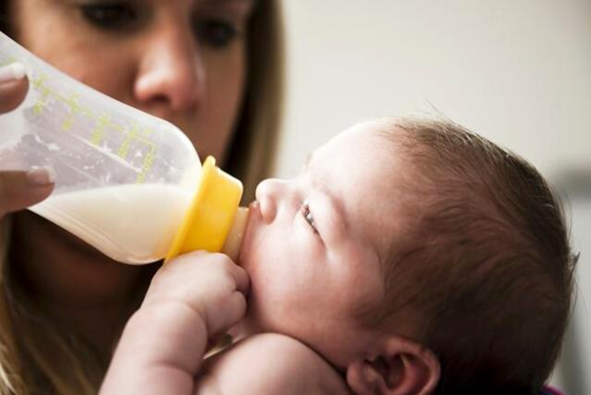 新生兒嗆奶的搶救時間很短，區區十分鐘，這些步驟不容出錯