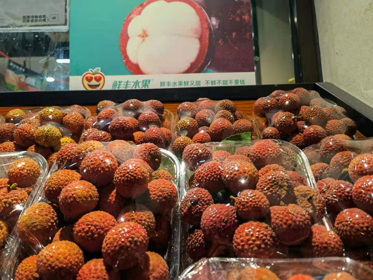 又到一年水果季！饿了么果切订单暴涨12倍，水果盲盒打开年轻市场