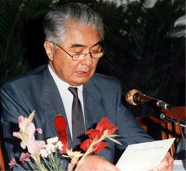 荣氏企业激荡70年：红色资本家荣毅仁和他的子孙