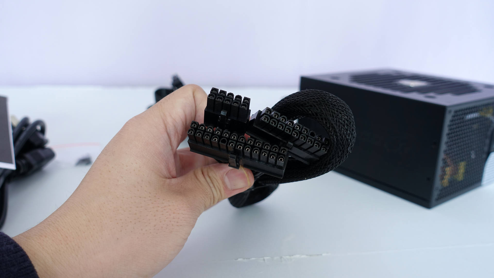 骨伽GEX 850W：风扇智能转停，电压稳定