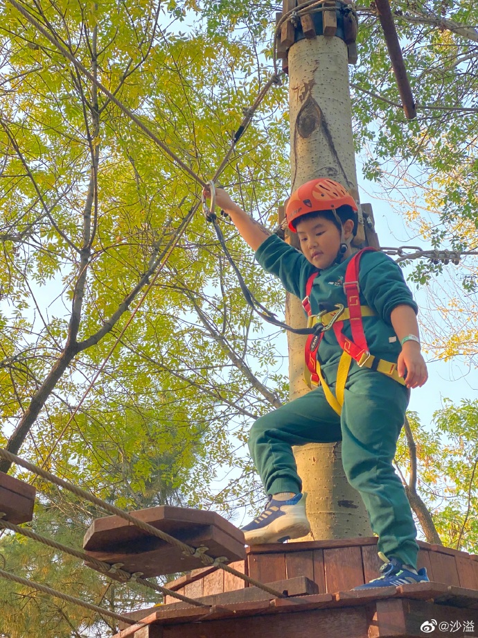 胡可曬安吉近照，學游泳，攀岩，跆拳道健身後，安吉終於瘦了