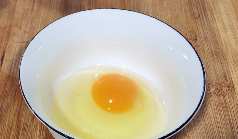 豆腐脑在家自己做，一碗黄豆一个鸡蛋不加任何添加剂，非常滑嫩