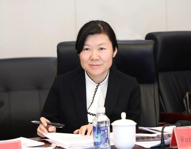 2021年最大的笑话！10年前的“烟草院士”争议仍未断，茅台又出了个“白酒院士”，我们不需要