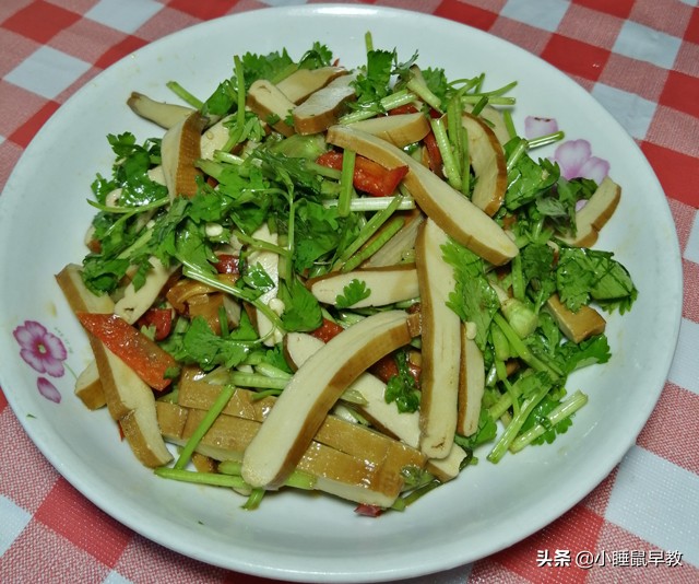 入秋后最适宜吃的开胃小菜，家常香菜拌豆干，简单好吃，爽口下饭