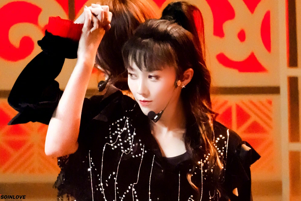 Lisa小组预告来袭，刘雨昕长发造型引关注，我却