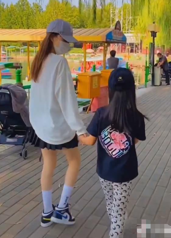 知名娱记爆料，贾乃亮李小璐两人已经和解，但