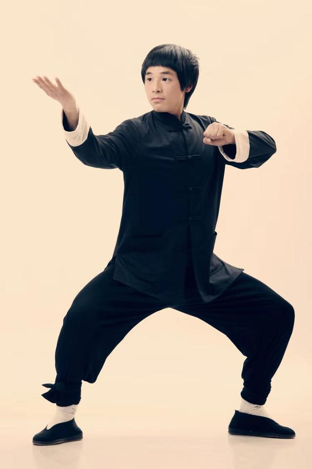 现代李小龙喊话范冰冰：李晨就是个窝囊废，他