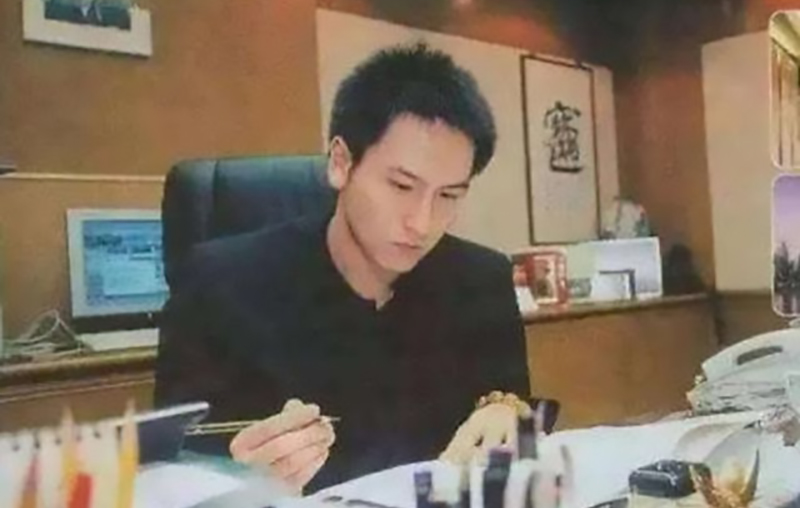 汤臣一品公子汤珈铖：含金汤匙出生，15岁横行股市，21岁百亿身家