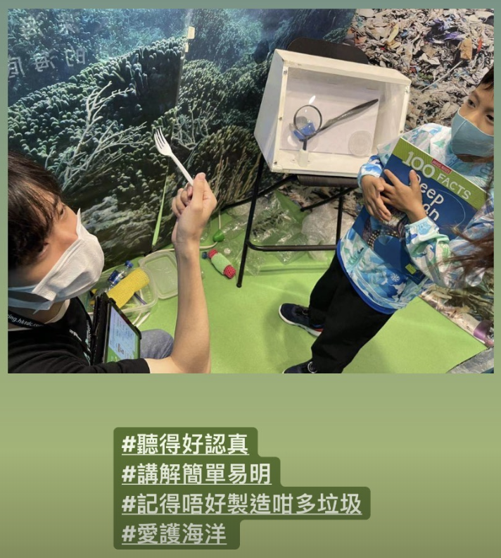 霍启刚郭晶晶甜蜜爱情上热搜，两人带儿子看书展，生活简单却幸福