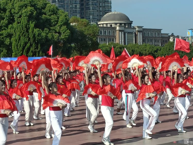 舞动湘潭”万人同跳大型排舞展演湘潭主会场启动活动圆满成功