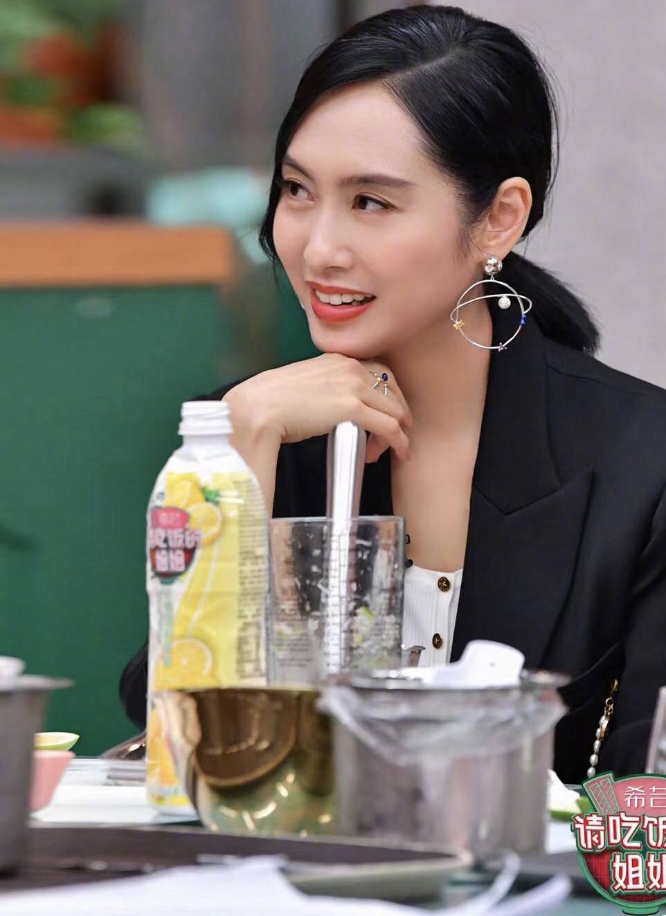 《请吃饭的姐姐》终于定档，蔡少芬与港圈三位女神成餐厅合伙人