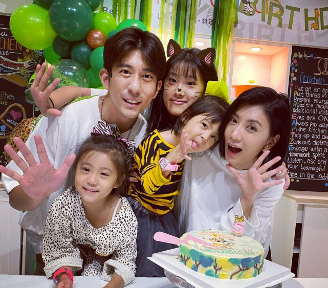 賈靜雯與長女開心合影似姐妹，15歲梧桐妹變美少女，身材超標致