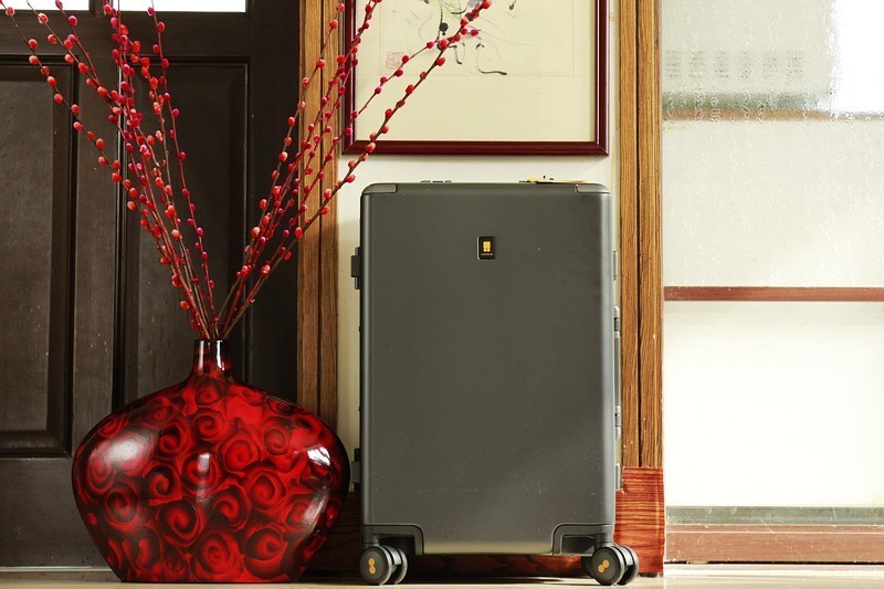 有你相伴 真好 地平线8号POWER系列行李箱