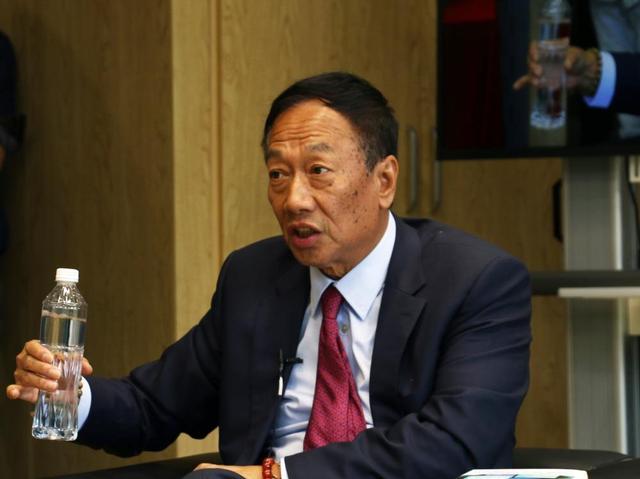 讨好苹果，拒绝华为，富士康重返大陆了？郭台铭开始急了