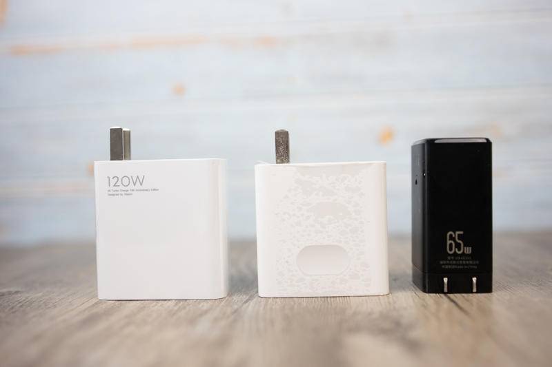 新氮化镓充电器65W极速体验，网友：小米10半小时充满电了