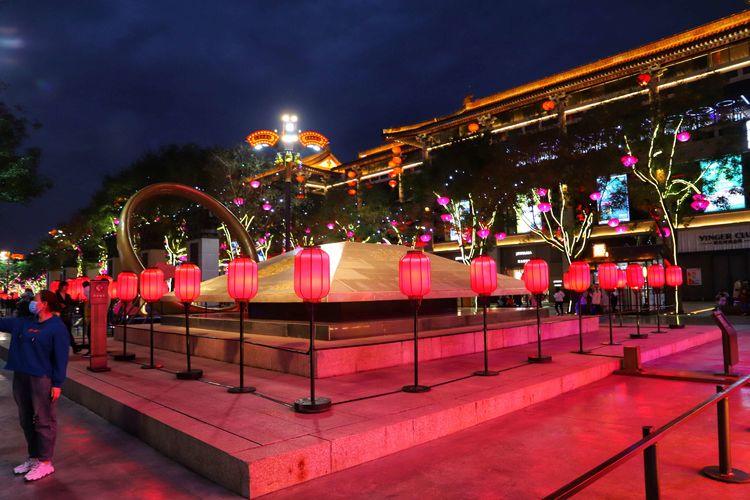 What camera lens falls is big the Tang Dynasty not nocturnal city, xi'an is the most beautiful night scene, come here if suddenly passes through days