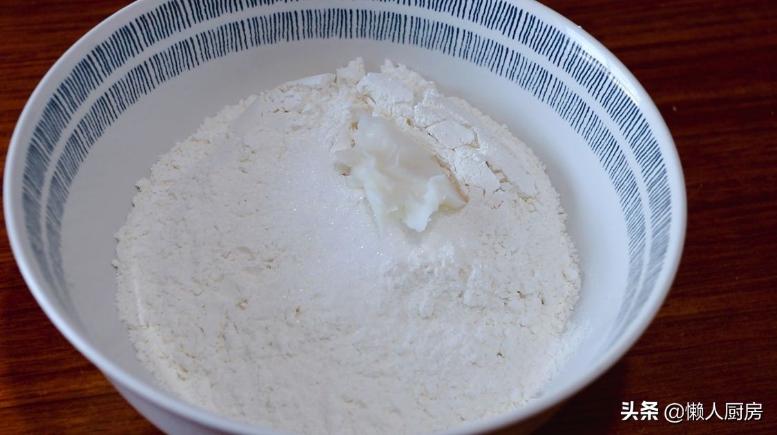 過年做這道小吃，包滿花生餡，寓意錢包滿，是招待客人必備的食品