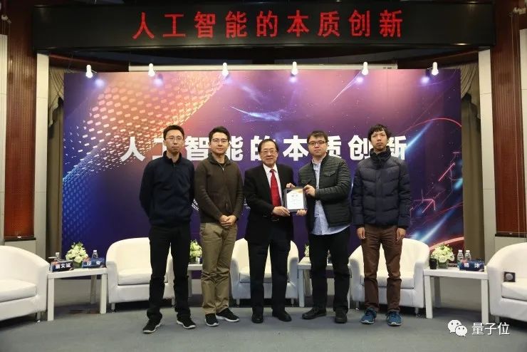 十问旷视印奇、唐文斌：AI企业都在经历「死亡之谷」