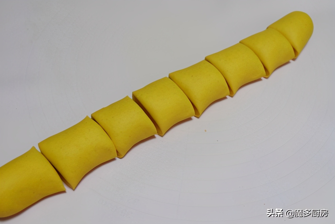 早起一小時，蒸一盤好吃又好看的豆沙包，不放水不加糖，香軟誘人