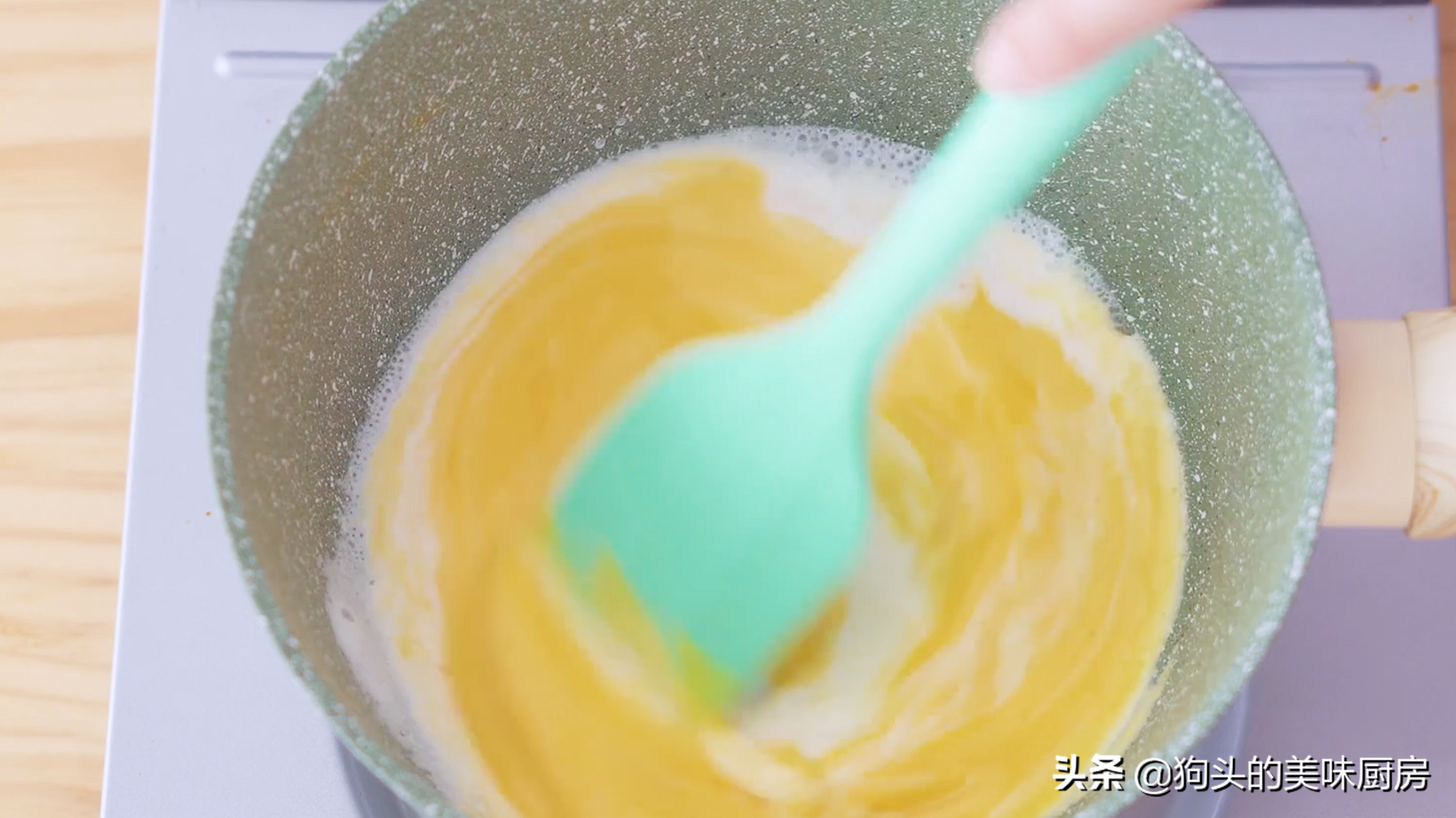 比哈根達斯還好吃，學會不用買，做法配方告訴你，香甜細膩無冰渣